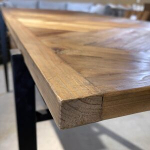 木の家具のアップ　テーブル